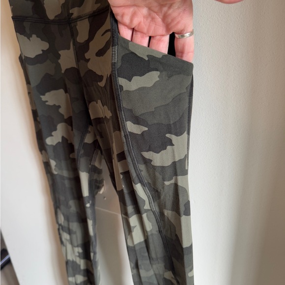 Lululemon Camo Leggings – Size 6 - Picture 2 of 4